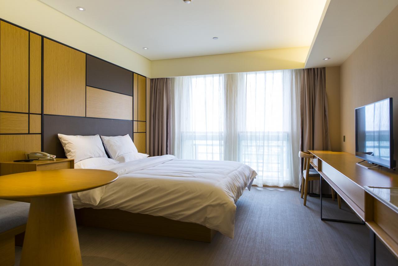 Ji Hotel Shanghai Hongqiao Transport Hub Linkong Zone Exterior foto